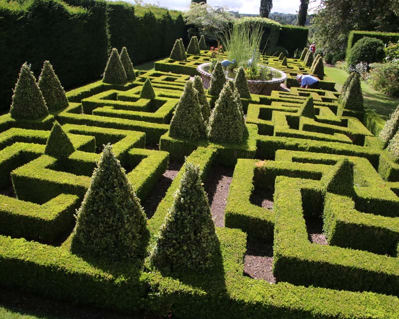 Bourton House, famed for its beautiful Chinese pattern parterre
