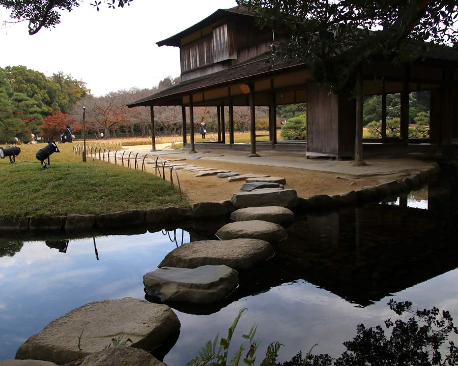 Korakuen Gardens  A stepping stone bridge to Ryuten Pavillion