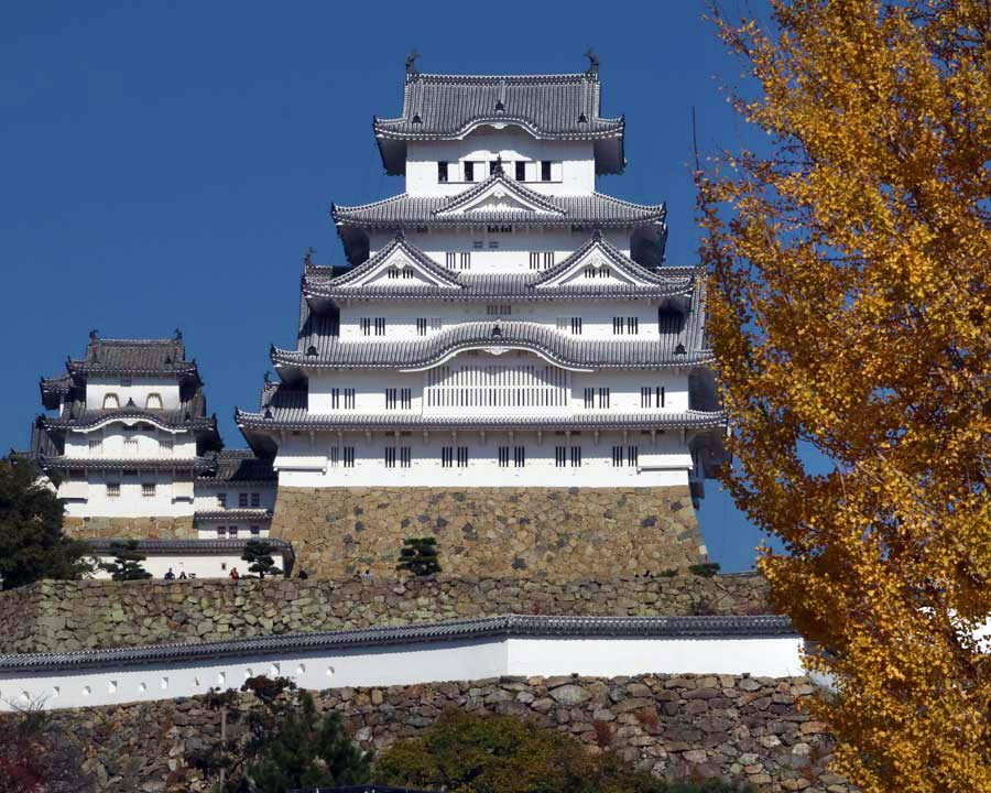 Hemi-ji Castle overlooking the Koko-en Gardens