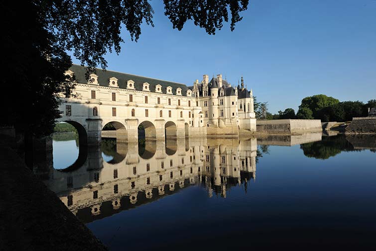 ... and finally a scene from the opposite bank, early morning and the river Cher is still sleeping. - Chateau de Chenonceau
